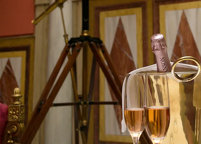 アテネオ セビージャ 4*